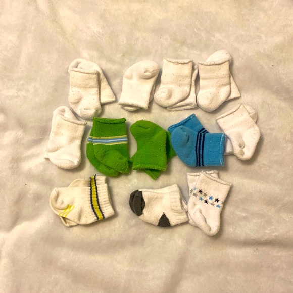 Lot of Newborn onesies pajamas hat bib socks shoes. - Picture 4 of 7